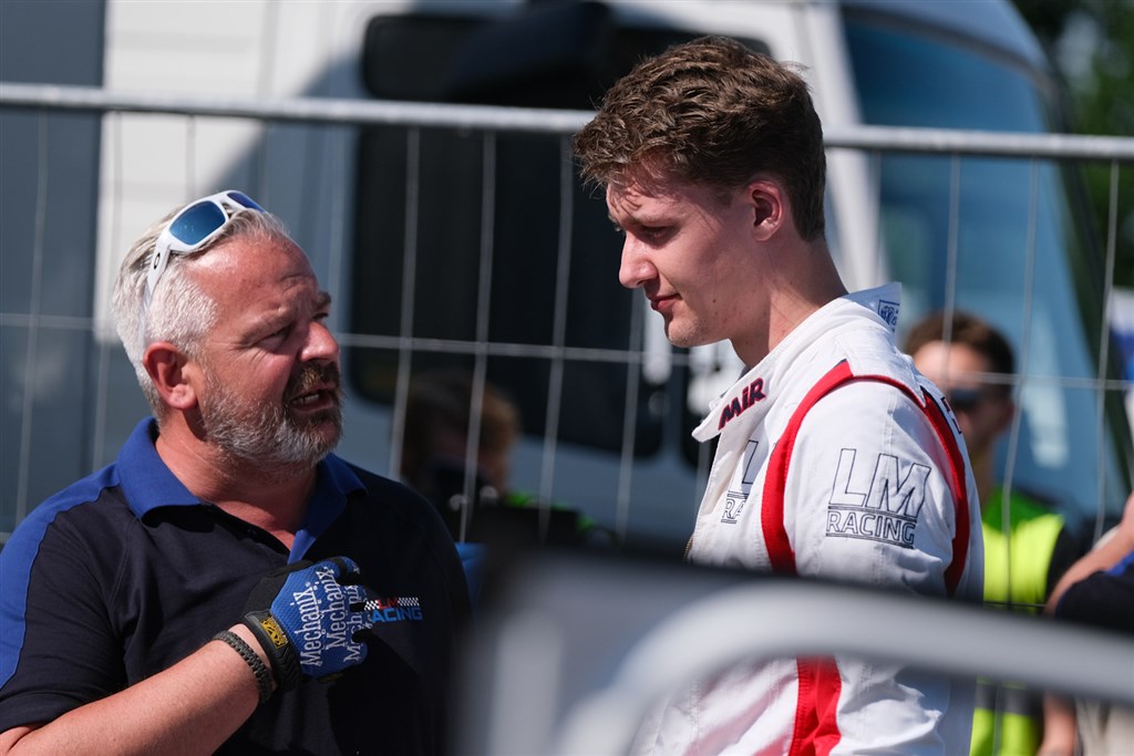 Nicolai Sylvest og LM Racing sejrede i heat 2 og fulgte det op med en andenplads i finalen. Et godt udgangspunkt for Sylvest frem mod sæsonens næste afdelinger.
(Foto: Kim Gripping/TCR Denmark)